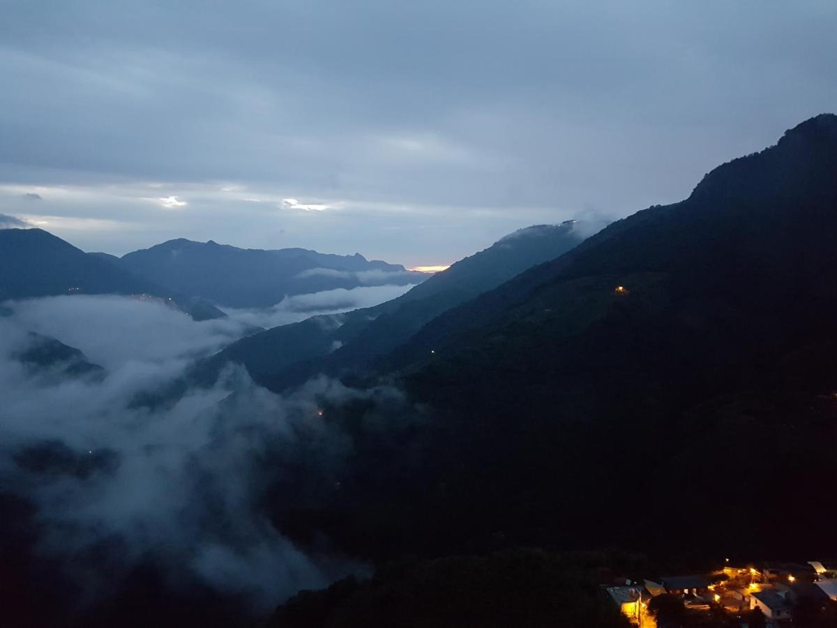 拉拉山周家渡假旅館 Hotel Hualing Exterior photo